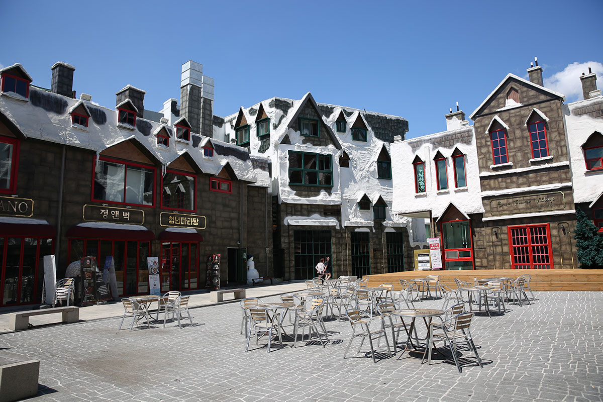 Sinpo Youth Mall and Snowflake Village