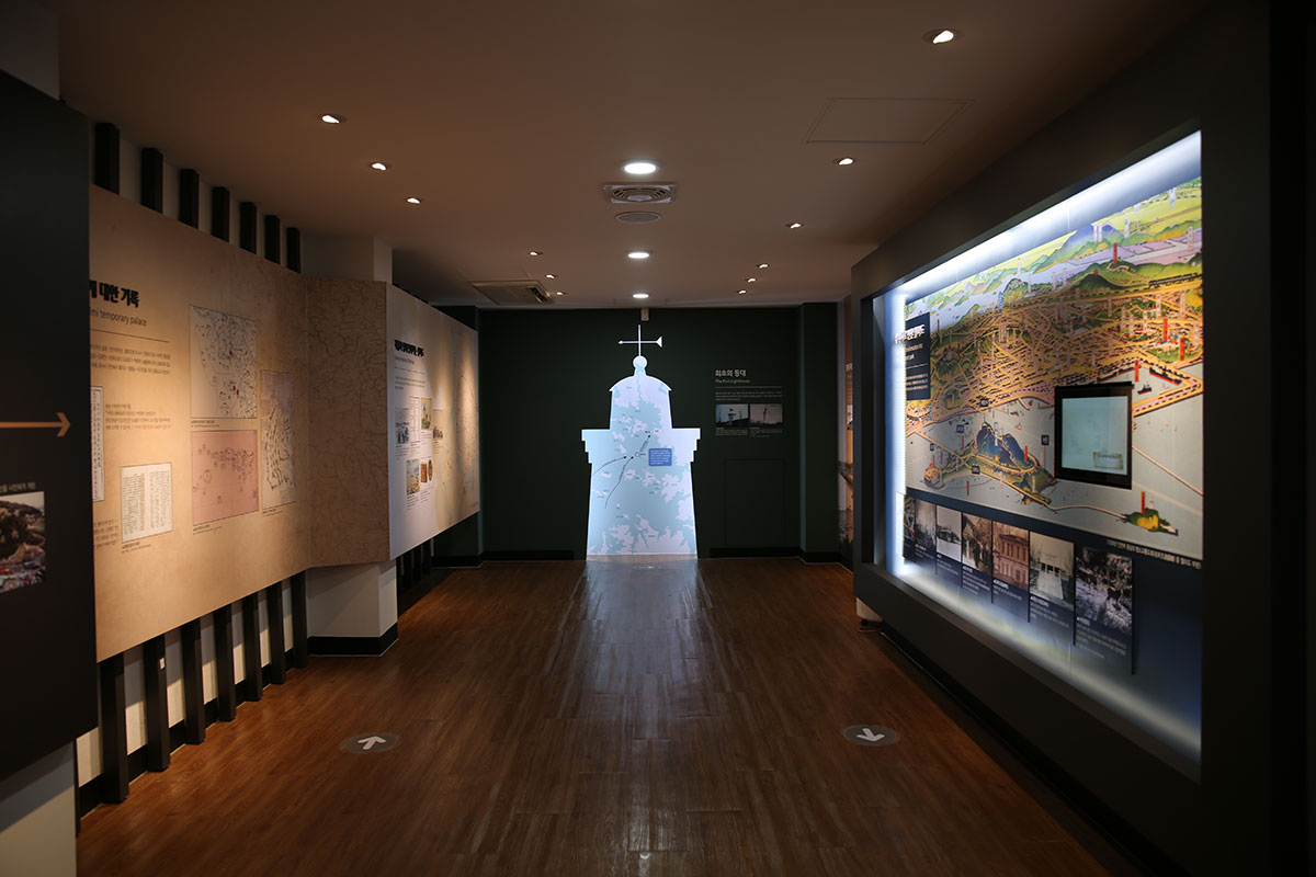 月尾島の歴史が展示された空間