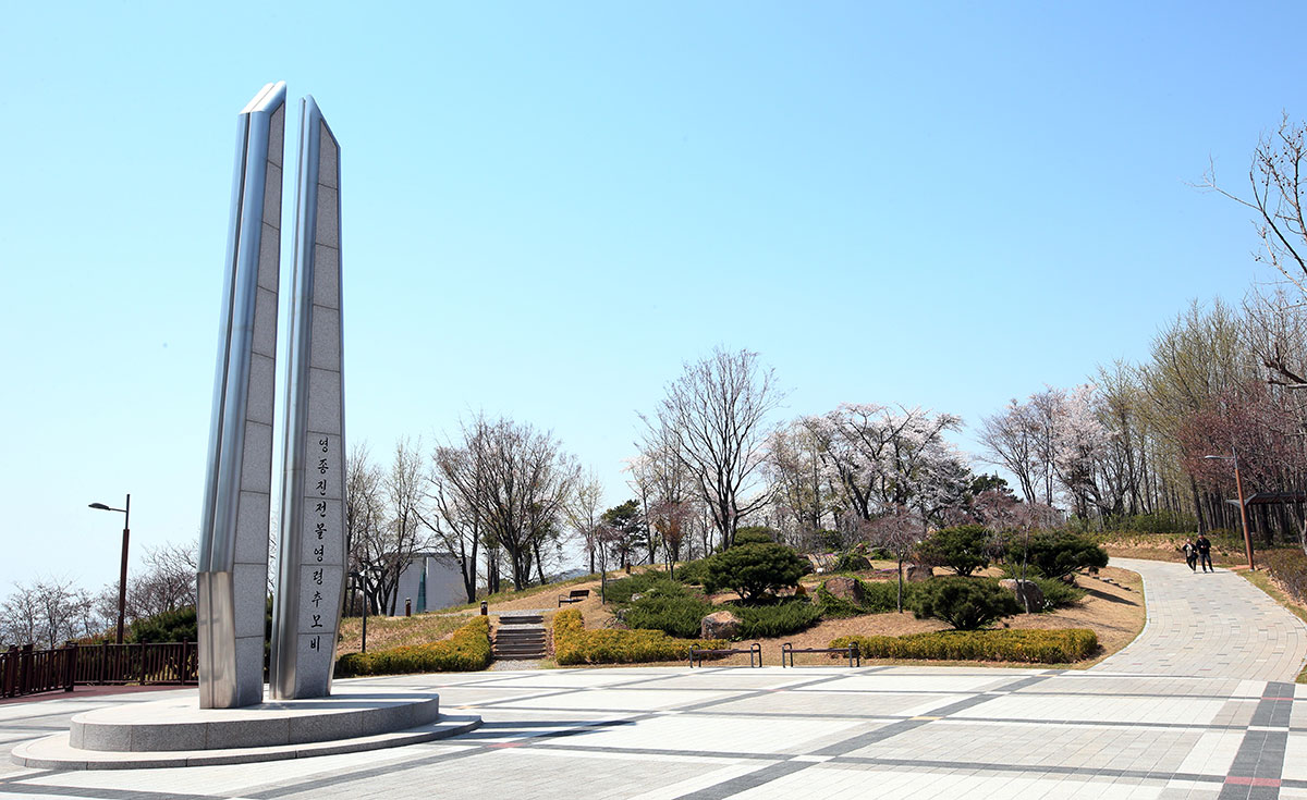 Monument to soldiers in Yeongjongjin 