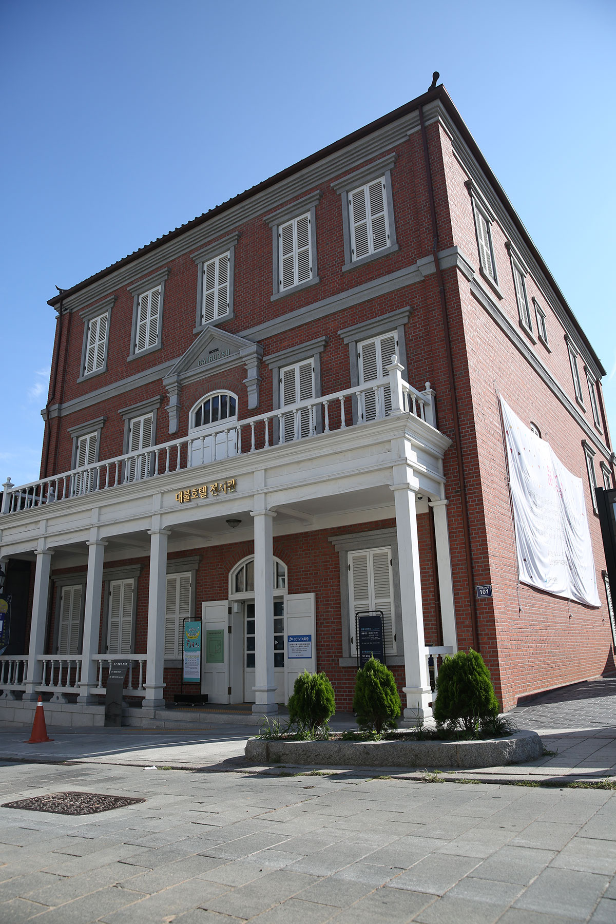 Outside view of Daebul Hotel