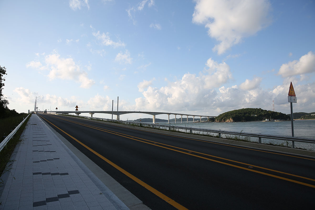 海岸道路から眺めた蚕津-舞衣連島橋(仮称)